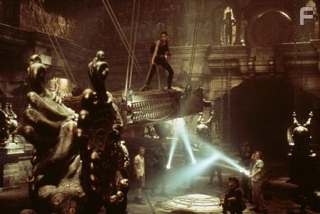 Angelina Jolie in Лара Крофт: Расхитительница гробниц (2001)