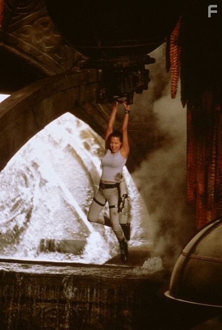 Angelina Jolie in Лара Крофт: Расхитительница гробниц (2001)