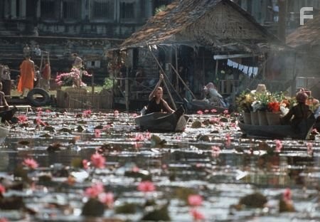 Angelina Jolie in Лара Крофт: Расхитительница гробниц (2001)