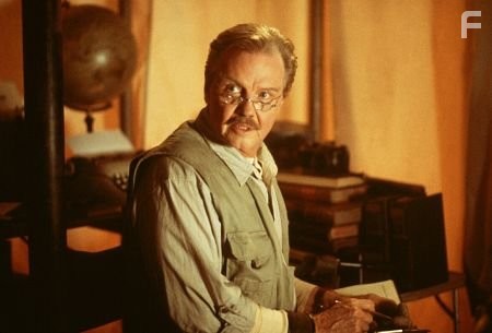 Jon Voight in Лара Крофт: Расхитительница гробниц (2001)