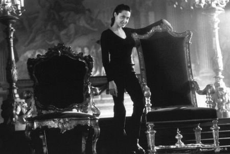 Angelina Jolie in Лара Крофт: Расхитительница гробниц (2001)