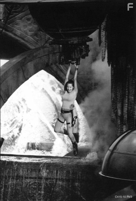 Angelina Jolie in Лара Крофт: Расхитительница гробниц (2001)