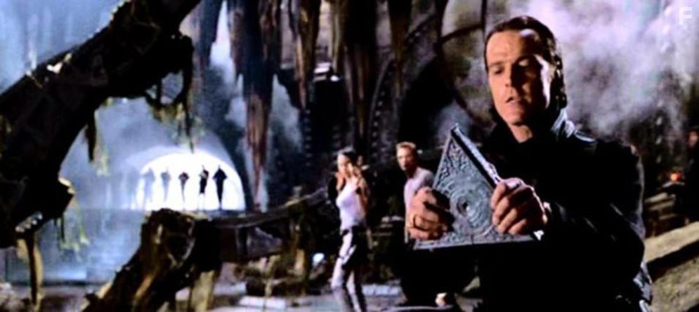 Лара Крофт: Расхитительница гробниц (2001)