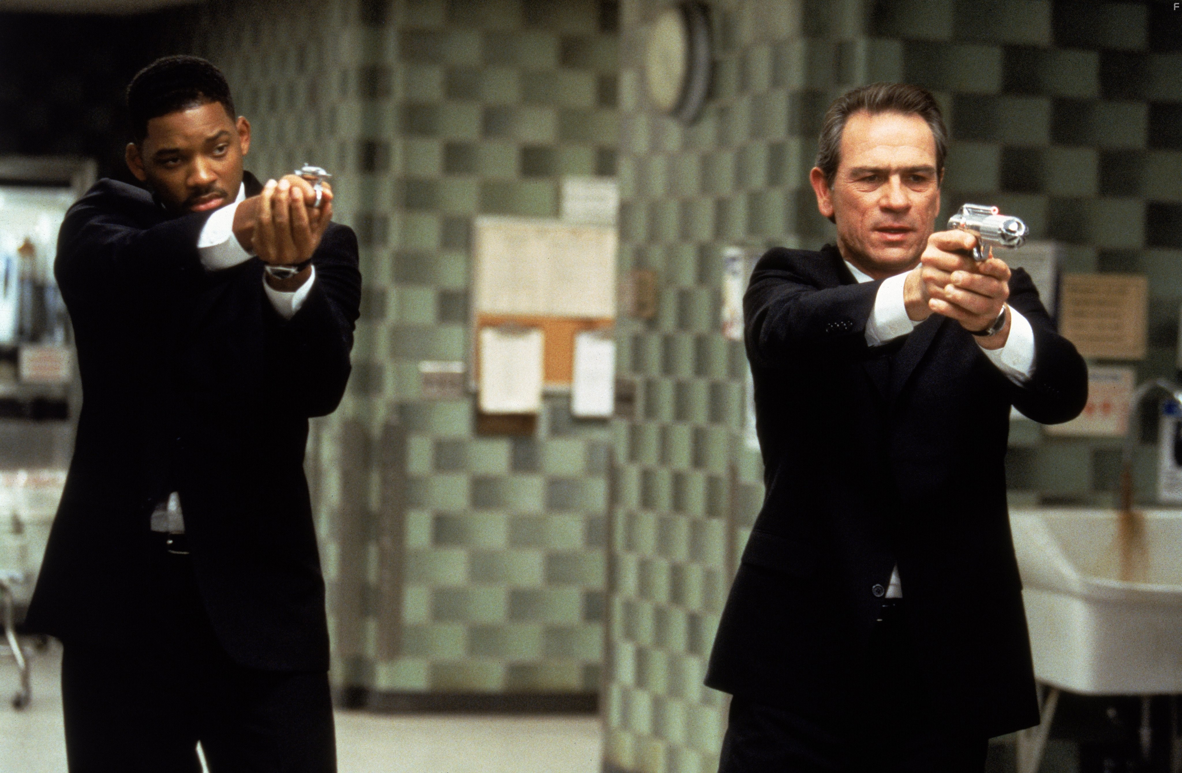 Tommy Lee Jones and Will Smith in Люди в Чёрном (1997)