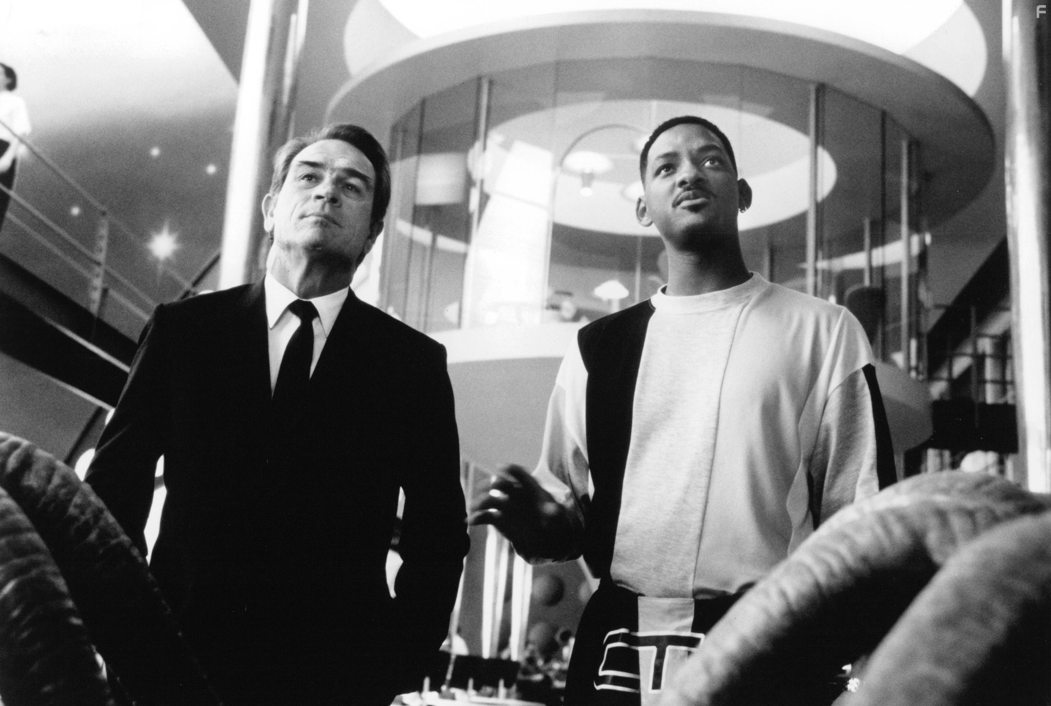 Tommy Lee Jones and Will Smith in Люди в Чёрном (1997)