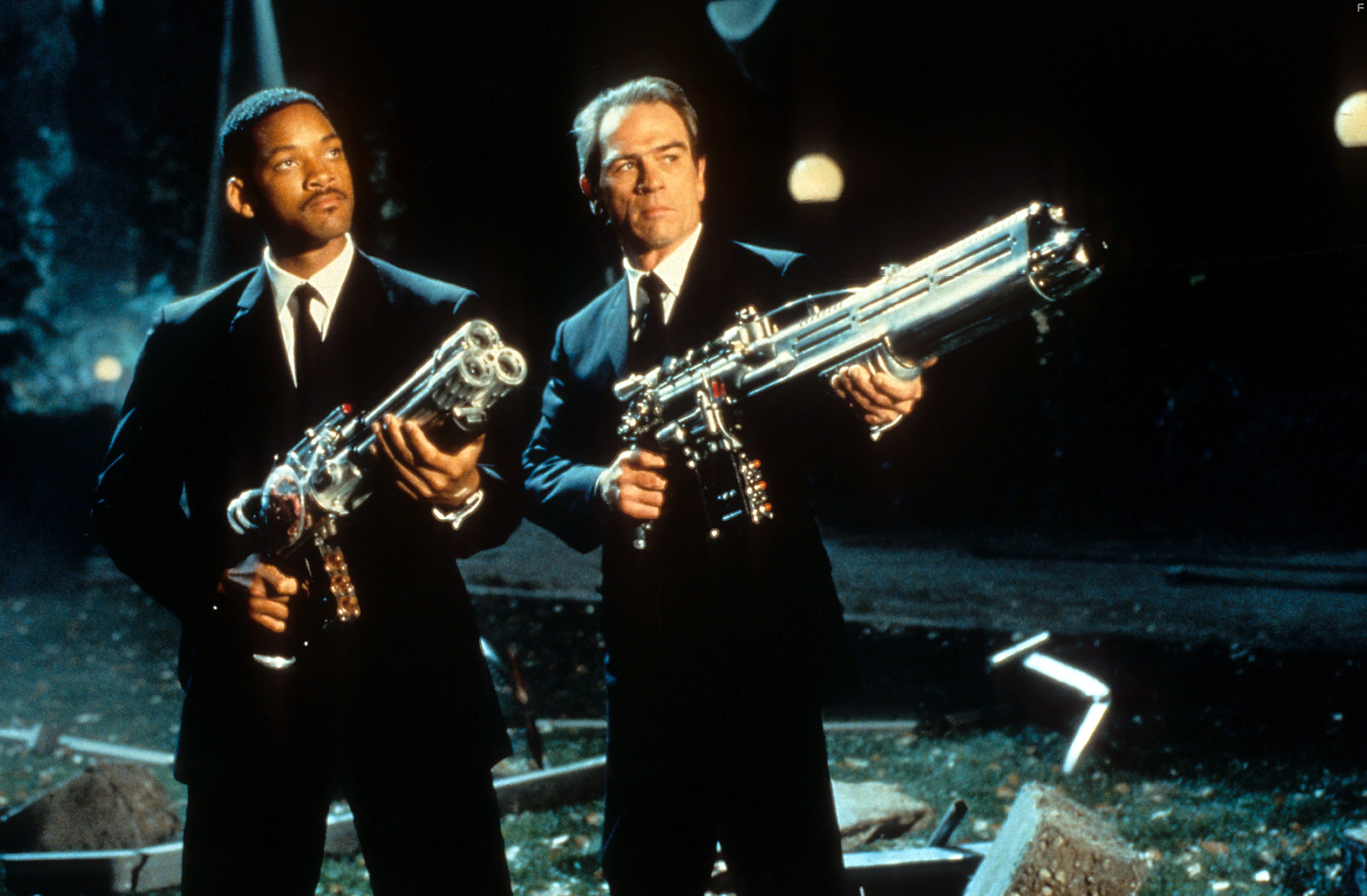 Tommy Lee Jones and Will Smith in Люди в Чёрном (1997)