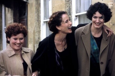 Andie MacDowell, Imelda Staunton, and Anna Chancellor in Клуб неудачниц (2001)