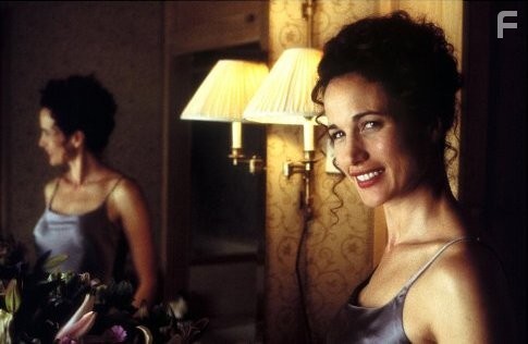 Andie MacDowell in Клуб неудачниц (2001)