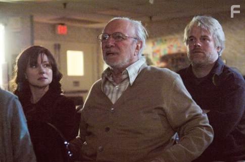 Philip Seymour Hoffman, Laura Linney, and Philip Bosco in Дикари (2007)