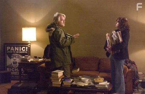 Philip Seymour Hoffman and Laura Linney in Дикари (2007)