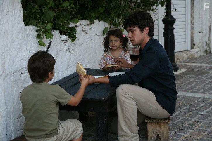Riccardo Scamarcio in Eden  l'Ouest (2009)