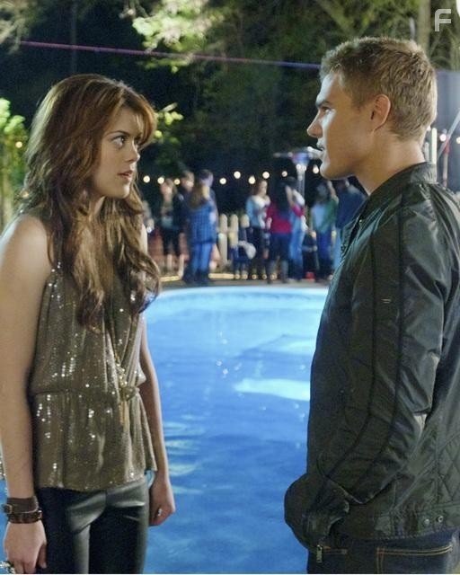 Lindsey Shaw and Chris Zylka in Советы с того света (2011)