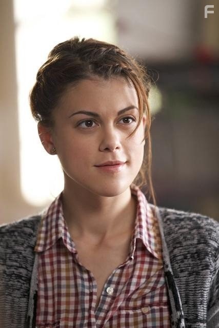 Lindsey Shaw in Советы с того света (2011)