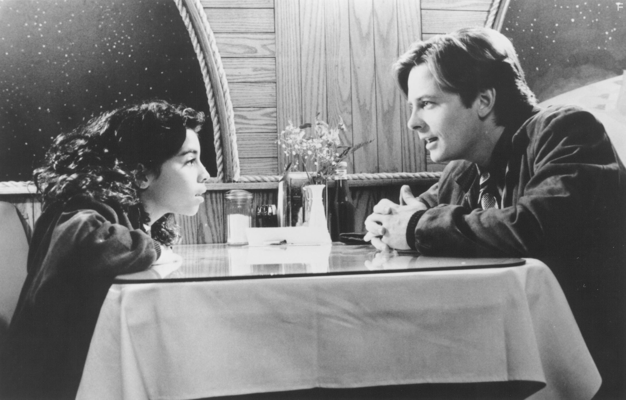 Michael J. Fox and Christina Vidal in Срочно требуется звезда (1993)