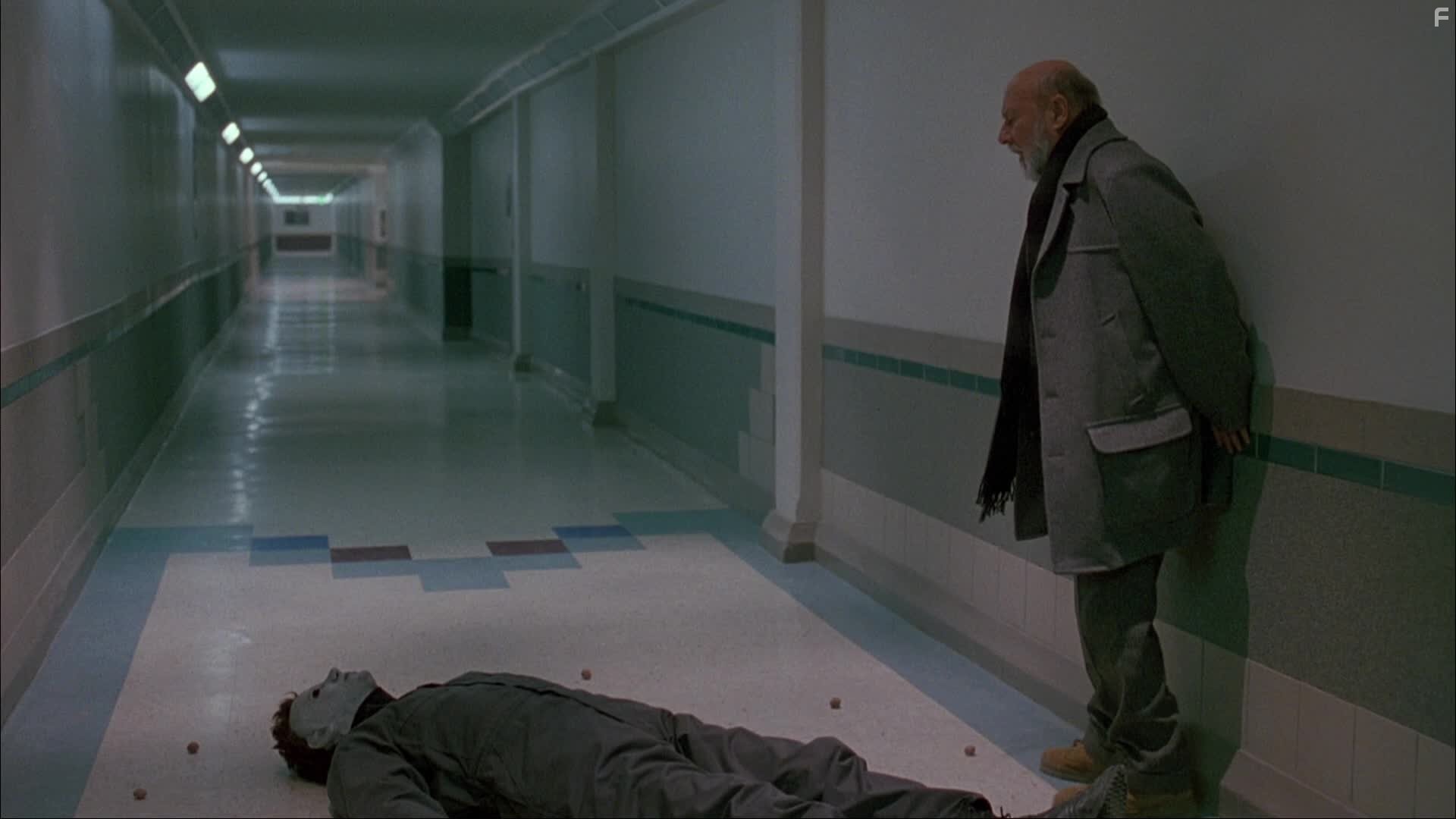 Donald Pleasence and George P. Wilbur in Хэллоуин 6: Проклятие Майкла Майерса (1995)