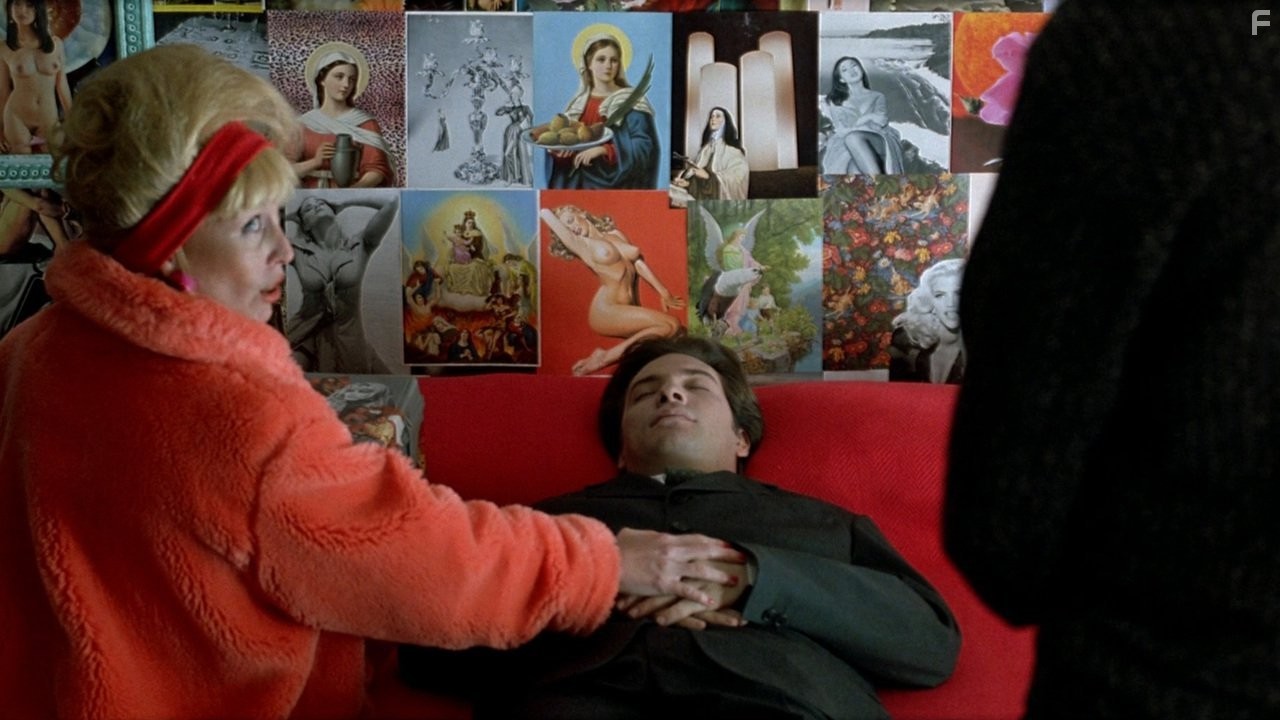 ?lex Casanovas and Ver?nica Forqu? in Кика (1993)