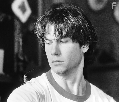 Joe (Jerry O'Connell) finds a roach perched on his shoulder.