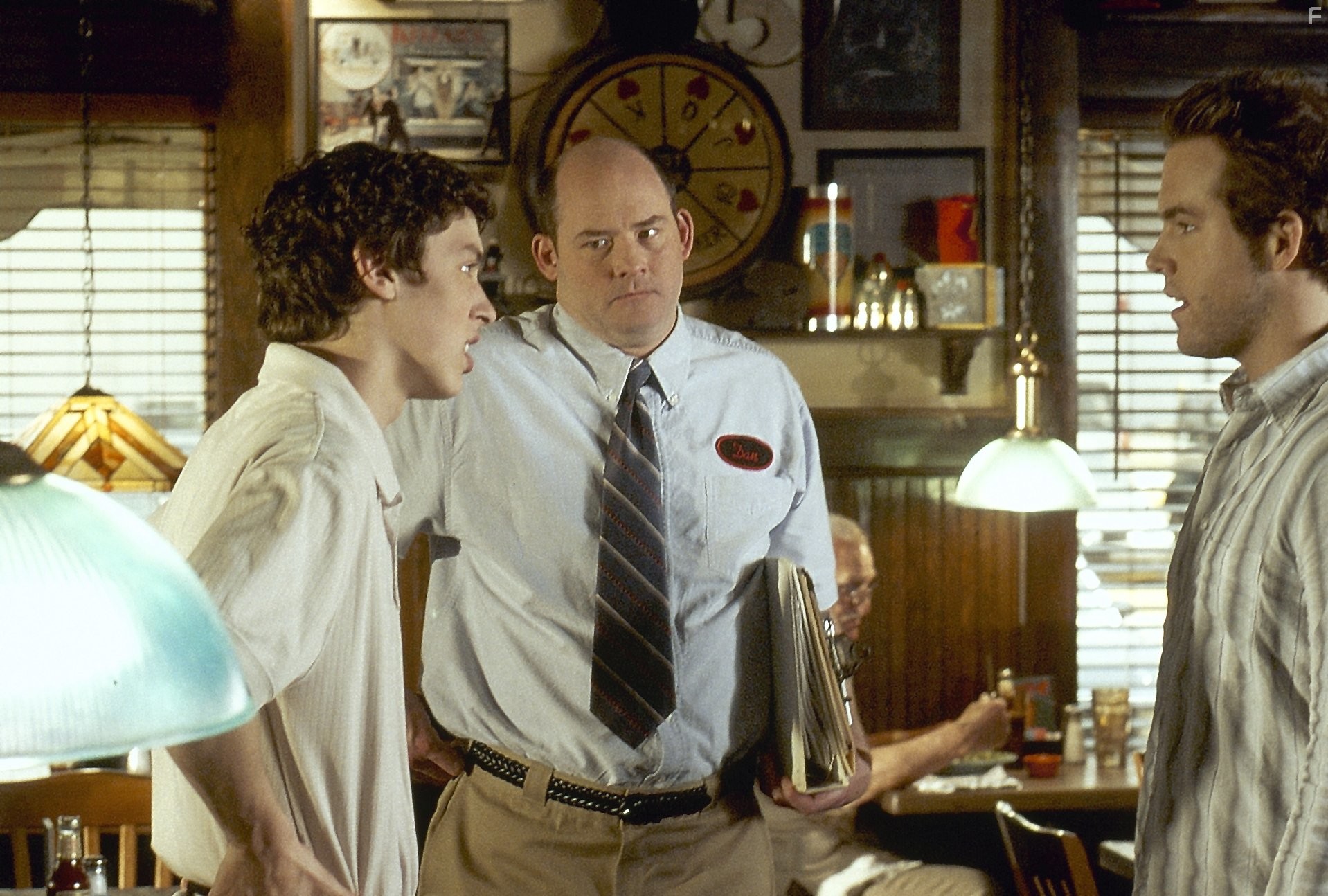 Ryan Reynolds, John Francis Daley, and David Koechner in Большая жратва (2005)