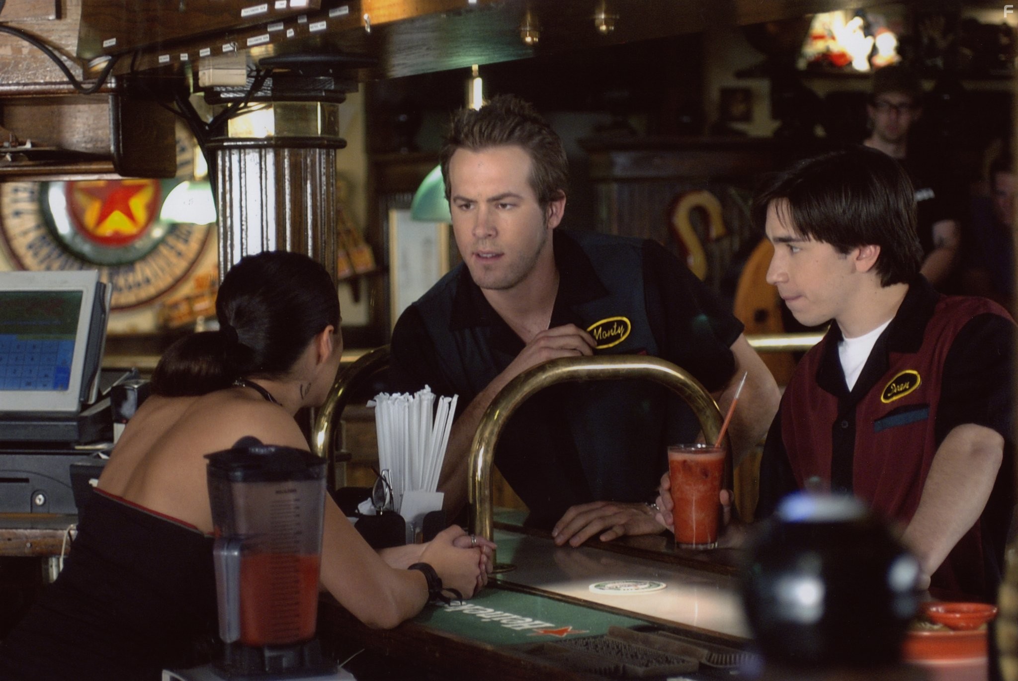 Ryan Reynolds and Justin Long in Большая жратва (2005)