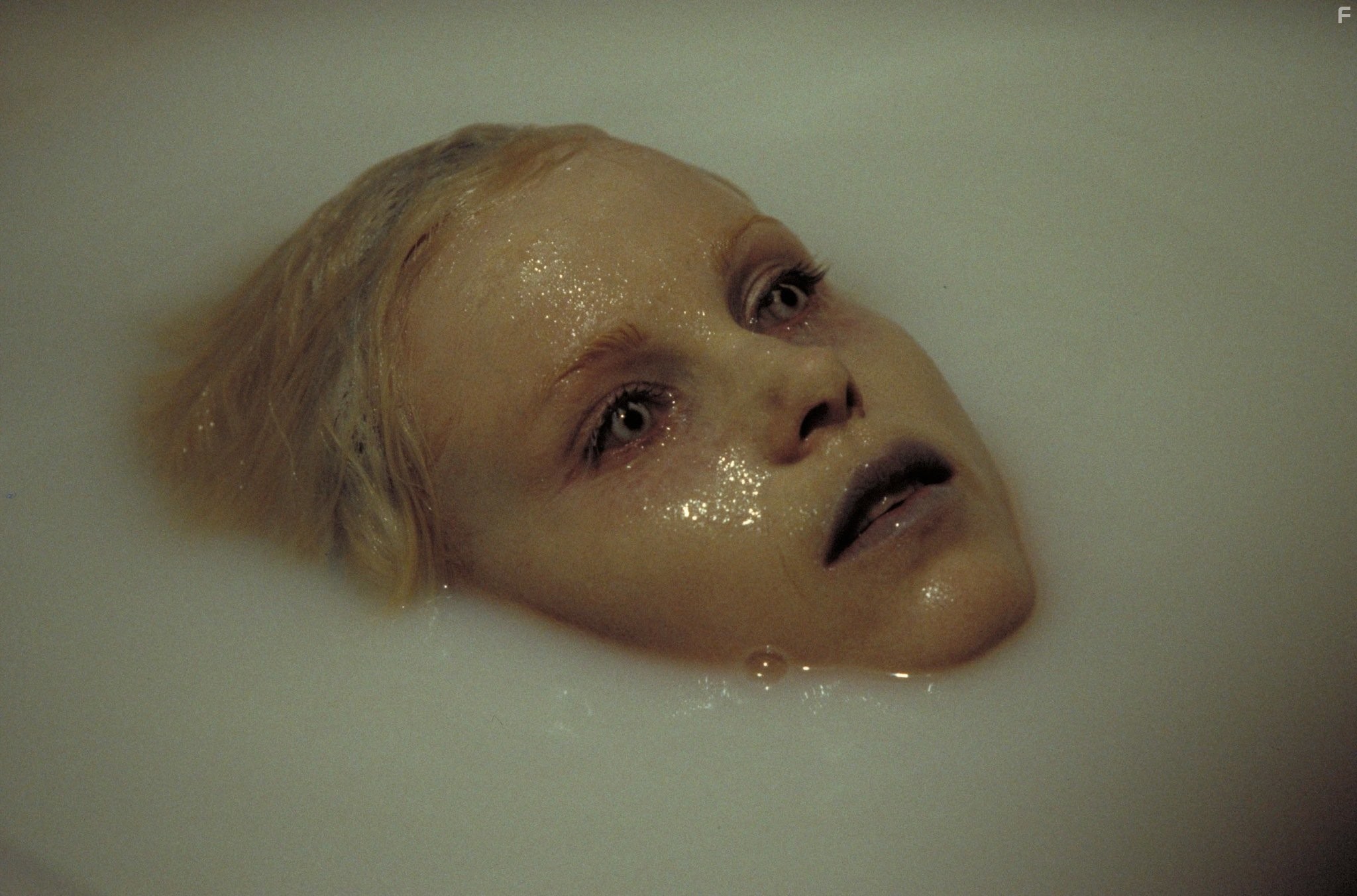 Catherine Sutherland in Клетка (2000)