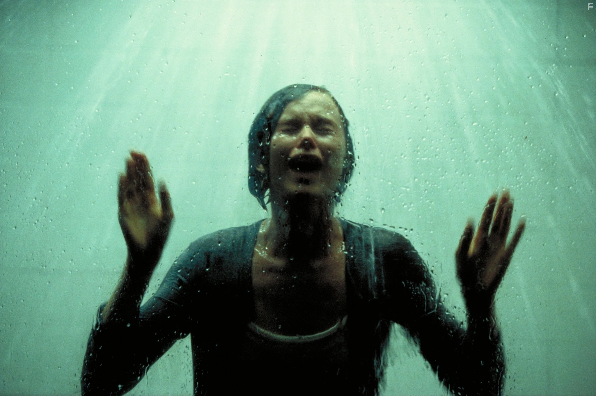 Catherine Sutherland in Клетка (2000)