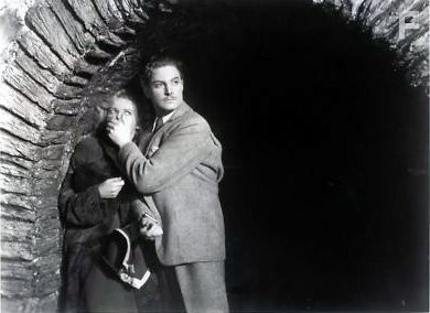 Madeleine Carroll and Robert Donat in 39 cтупеней (1935)