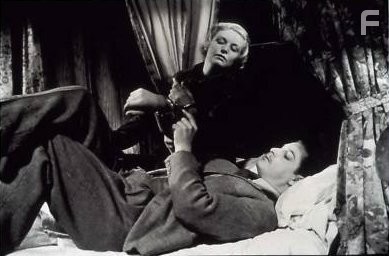 Madeleine Carroll and Robert Donat in 39 cтупеней (1935)