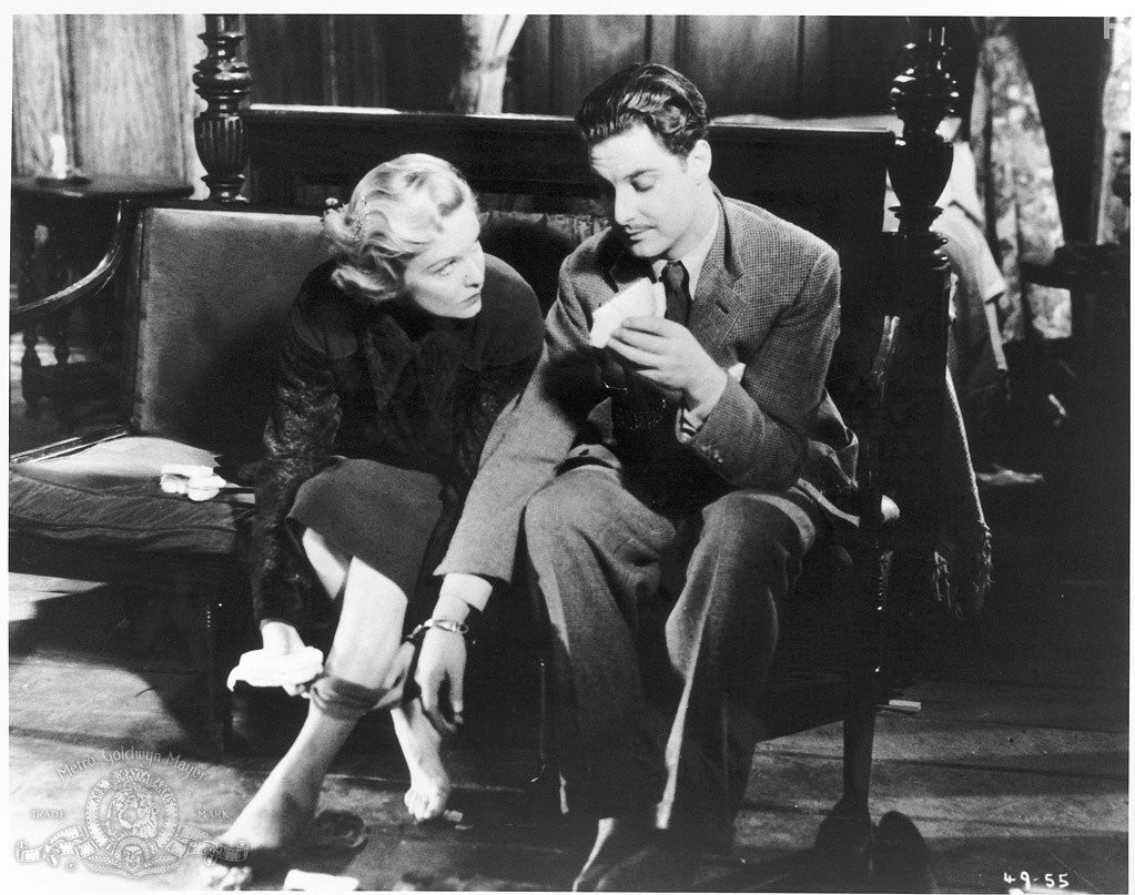 Madeleine Carroll and Robert Donat in 39 cтупеней (1935)
