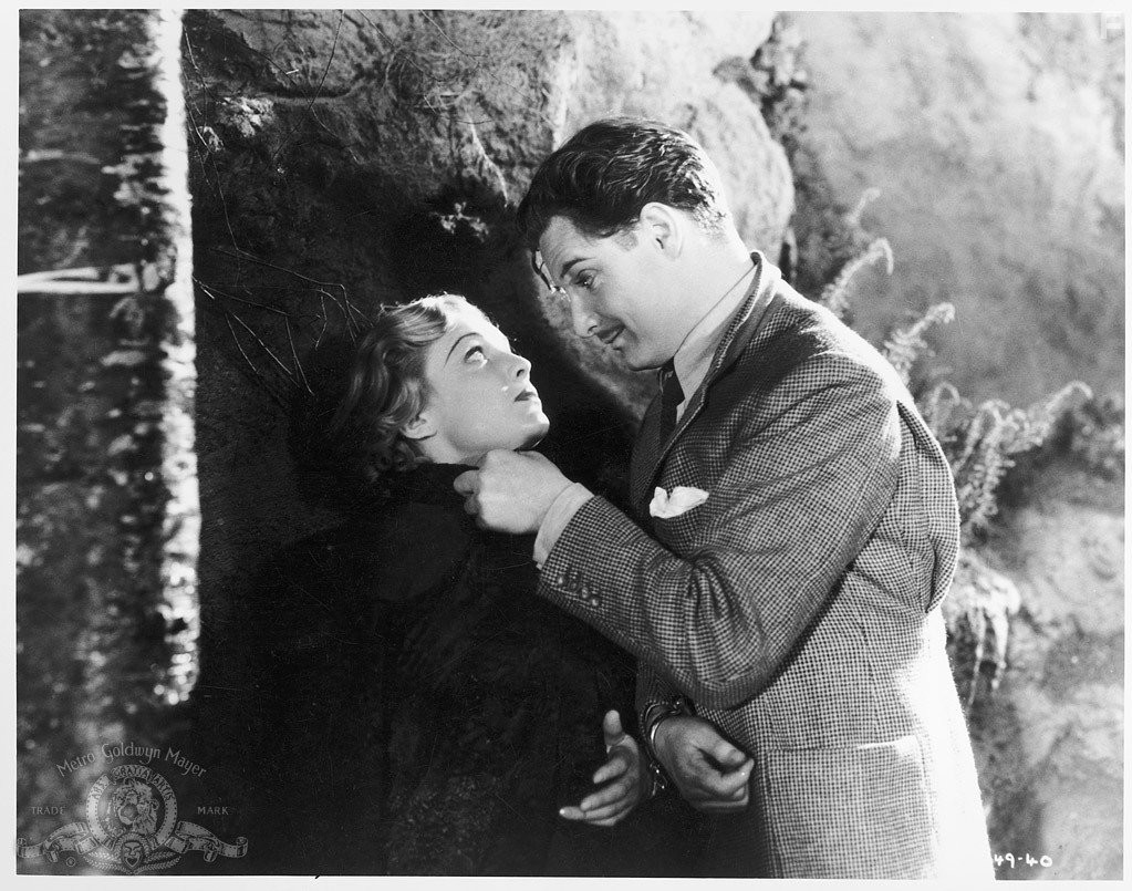 Madeleine Carroll and Robert Donat in 39 cтупеней (1935)