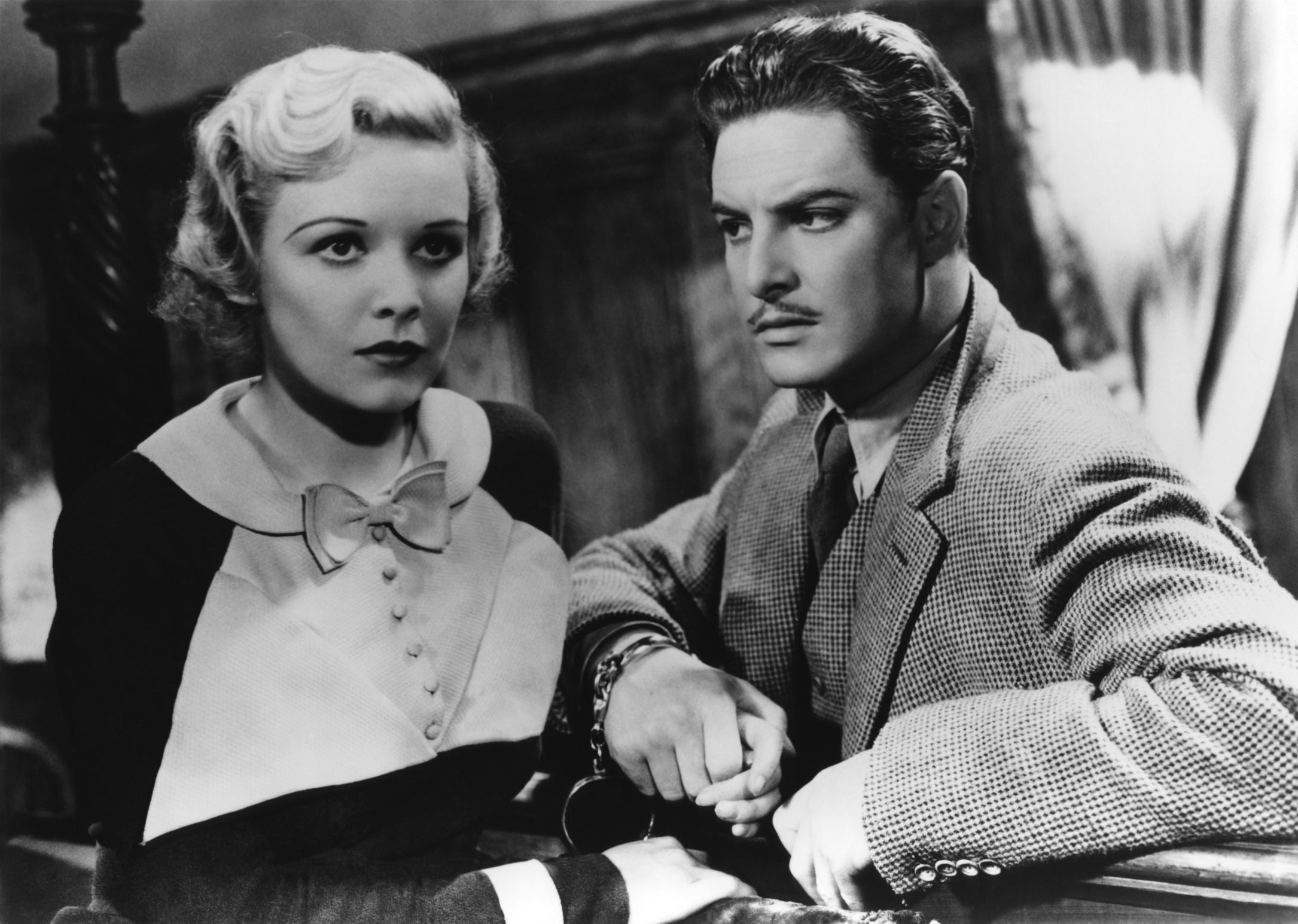 Madeleine Carroll and Robert Donat in 39 cтупеней (1935)