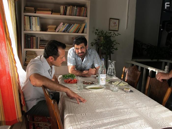 Yigit zsener and Serkan Gen in Dedemin Insanlari (2011)