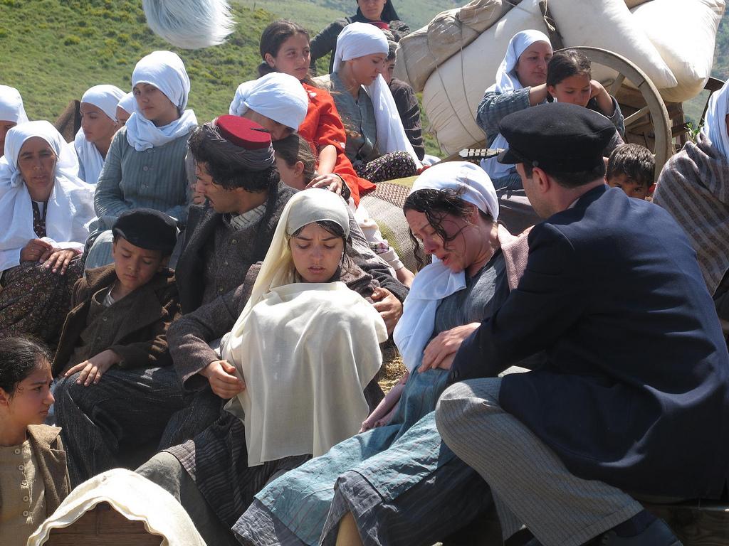 Ezgi Mola in Dedemin Insanlari (2011)