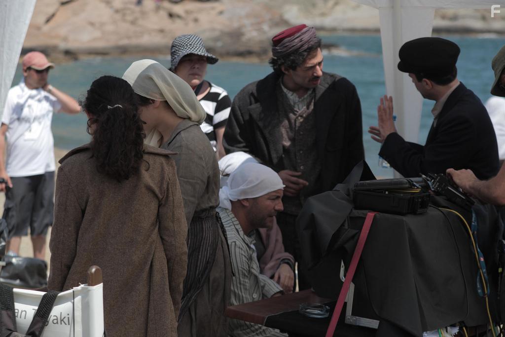 agan Irmak and Mert Firat in Dedemin Insanlari (2011)