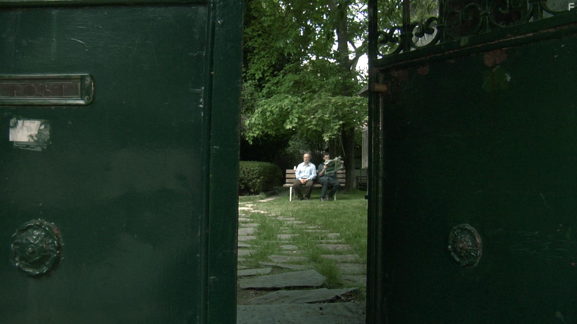 Panagiotis Bougiouris and Nikos Zoiopoulos in Ti einai afto? (2007)