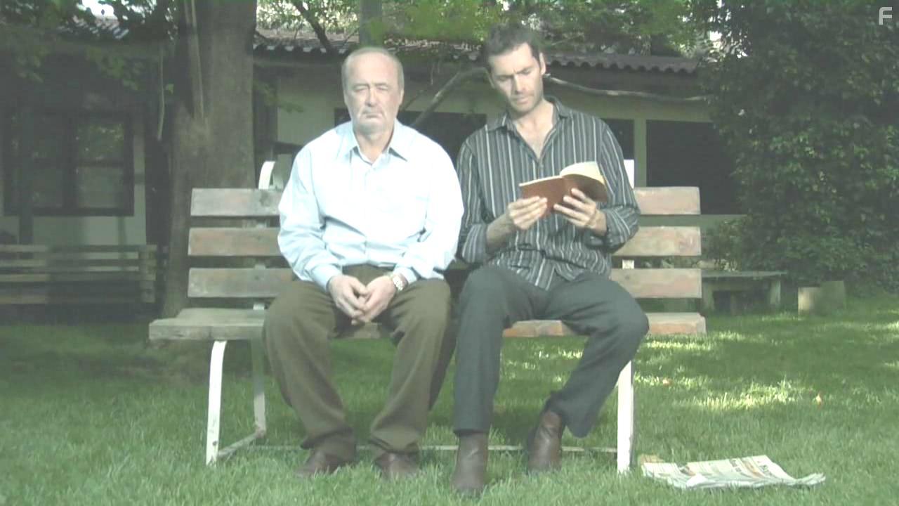 Panagiotis Bougiouris and Nikos Zoiopoulos in Ti einai afto? (2007)