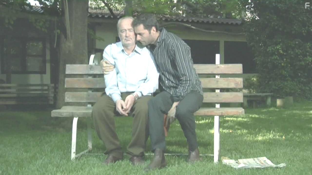 Panagiotis Bougiouris and Nikos Zoiopoulos in Ti einai afto? (2007)