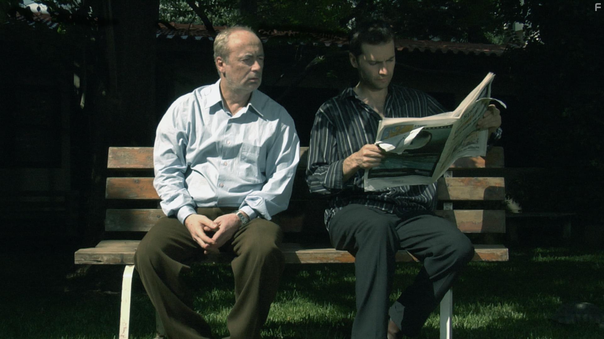 Panagiotis Bougiouris and Nikos Zoiopoulos in Ti einai afto? (2007)