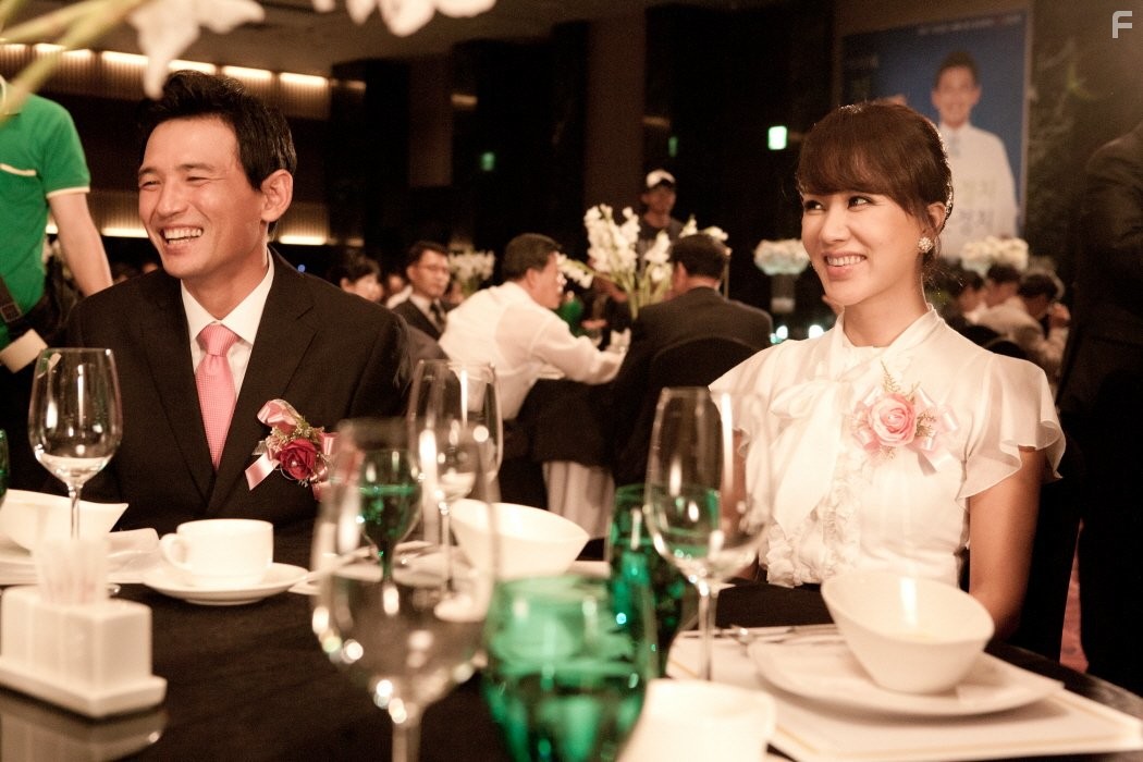 Jung-min Hwang and Jeong-hwa Eom in Dancing Queen (2012)