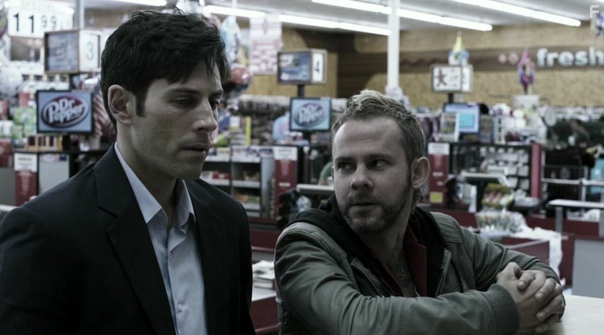 Jordan Belfi and Dominic Monaghan in Турне миллионера (2012)