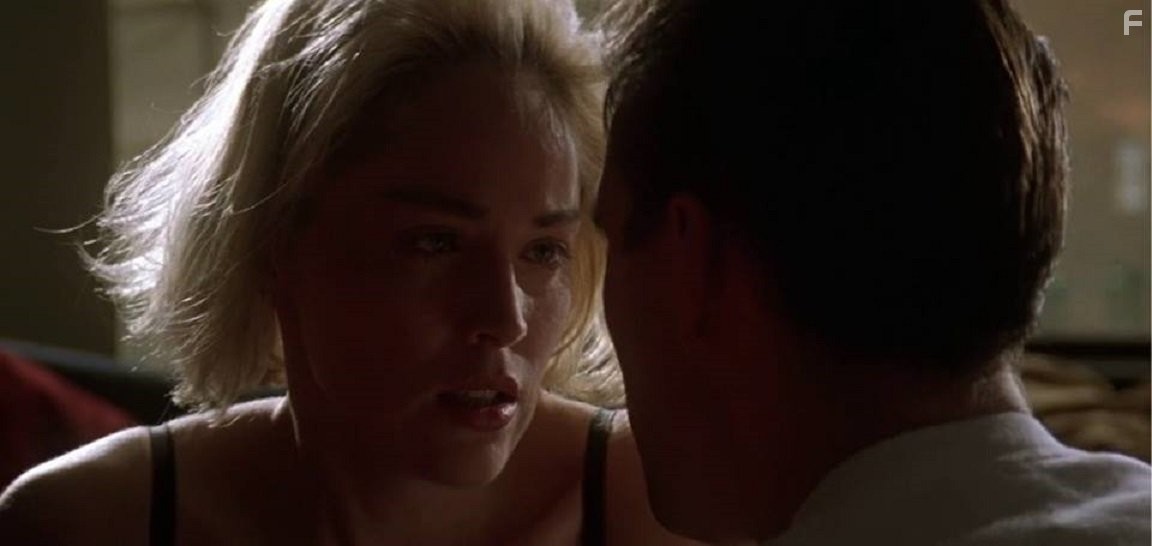 Sharon Stone and William Baldwin in Щепка (1993)