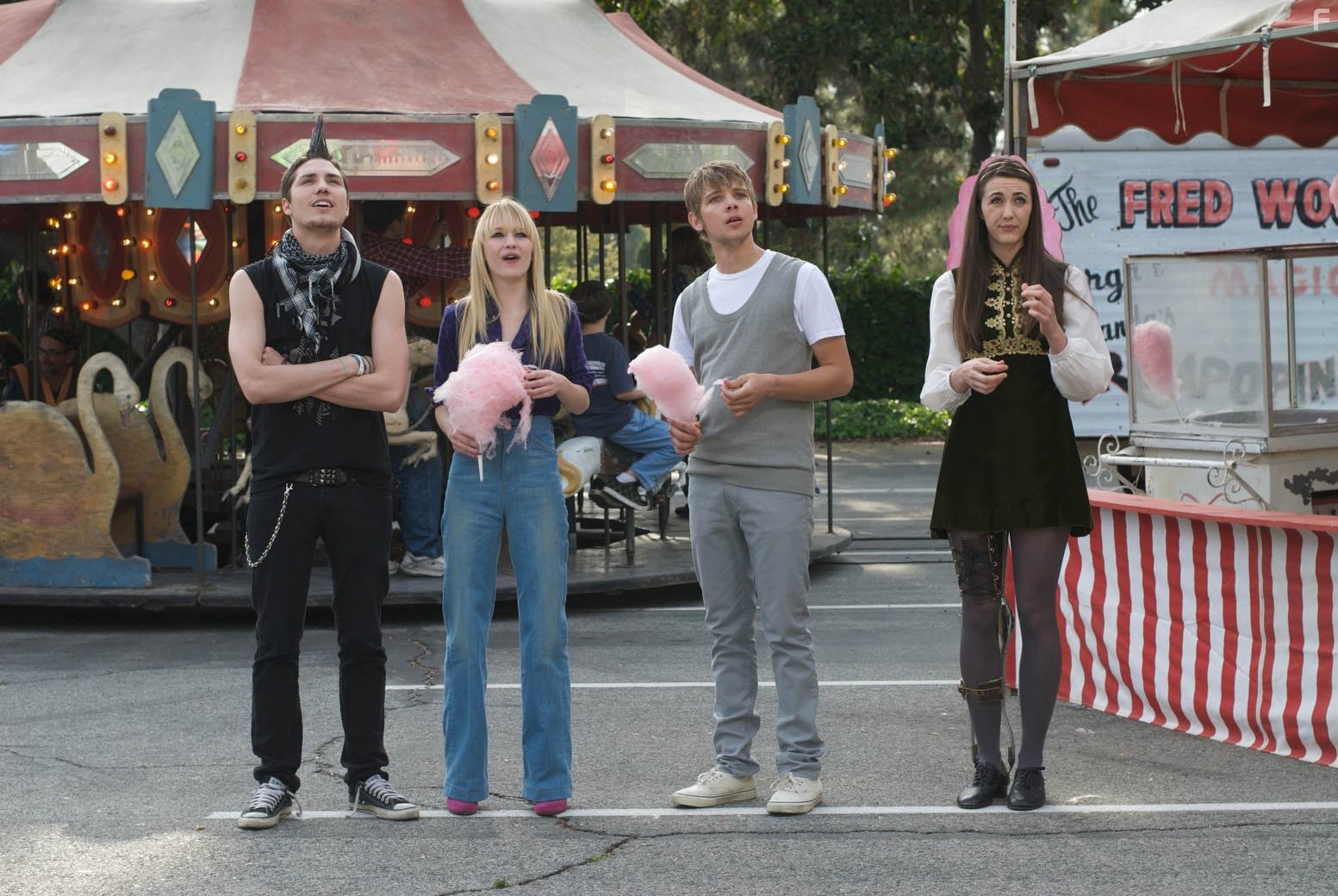 Madeline Zima, Max Thieriot, and Britt Robertson in Семейное дерево (2011)