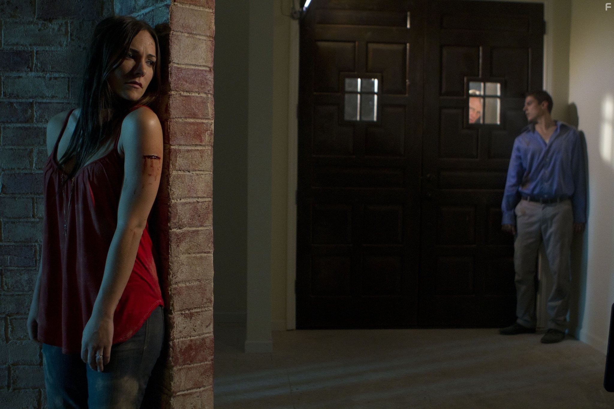 Briana Evigan and Sean Faris in Тайник (2012)