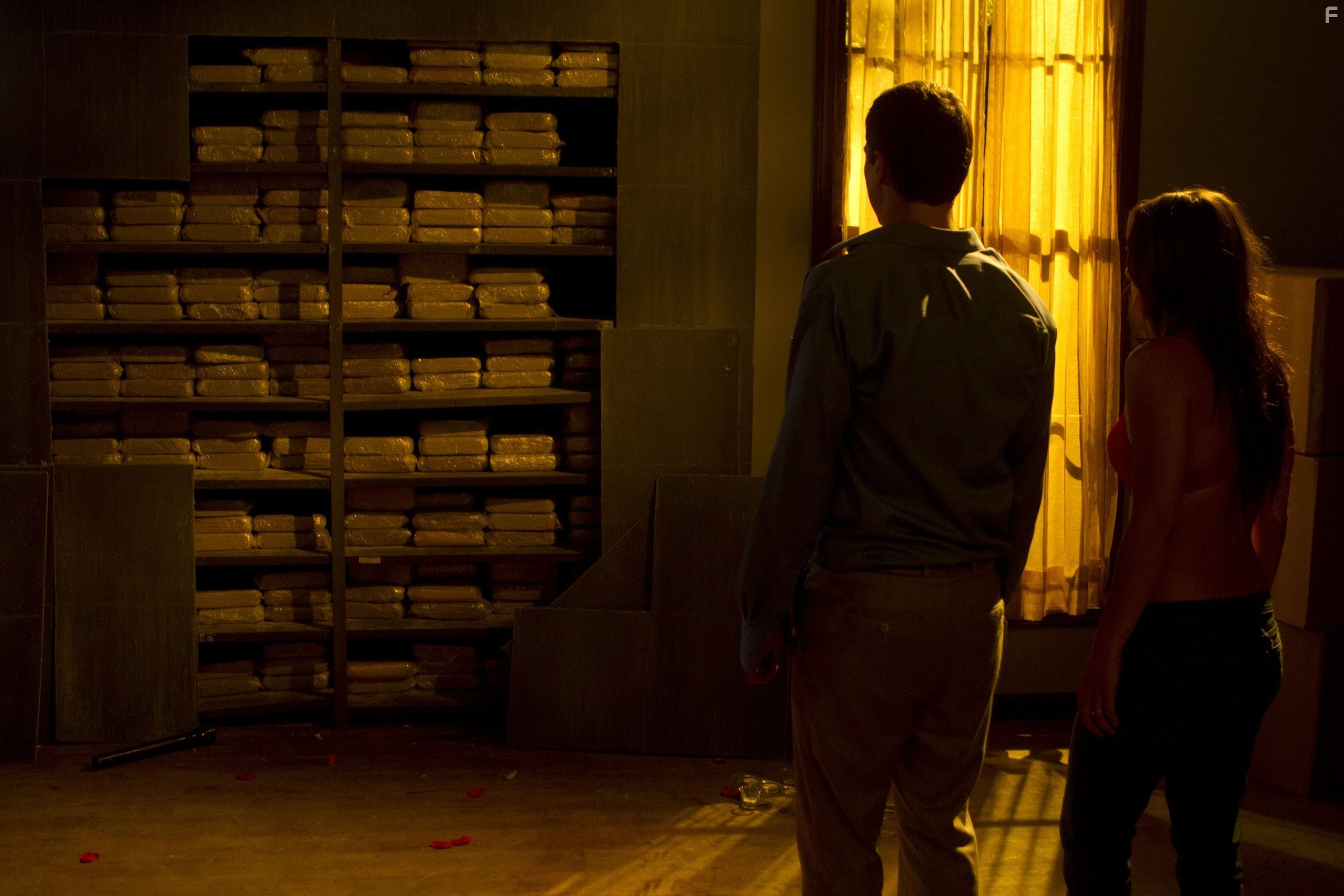 Briana Evigan and Sean Faris in Тайник (2012)