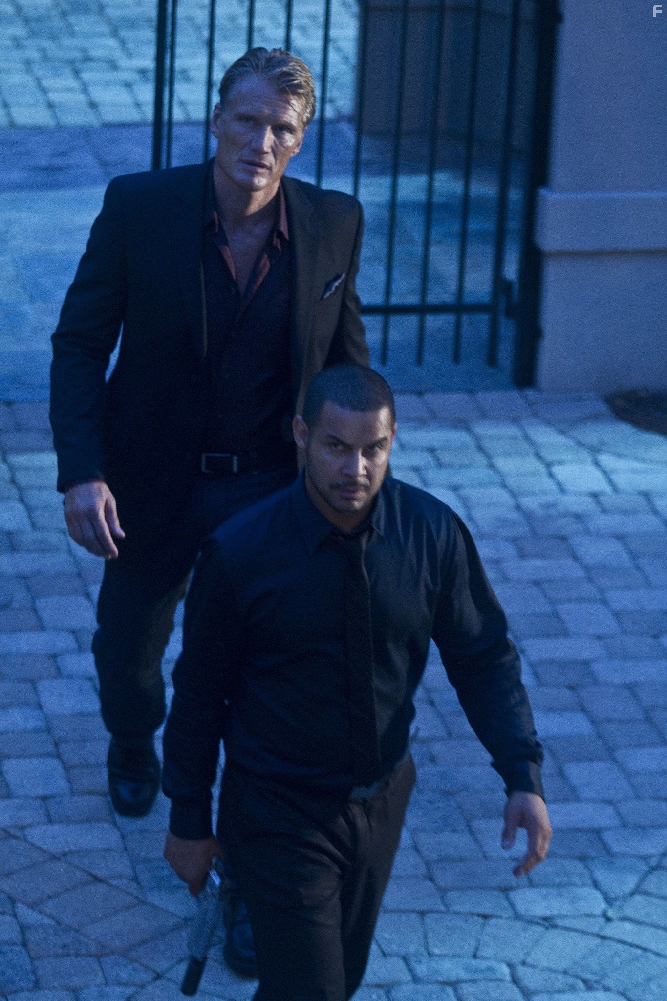 Dolph Lundgren and Jon Huertas in Тайник (2012)