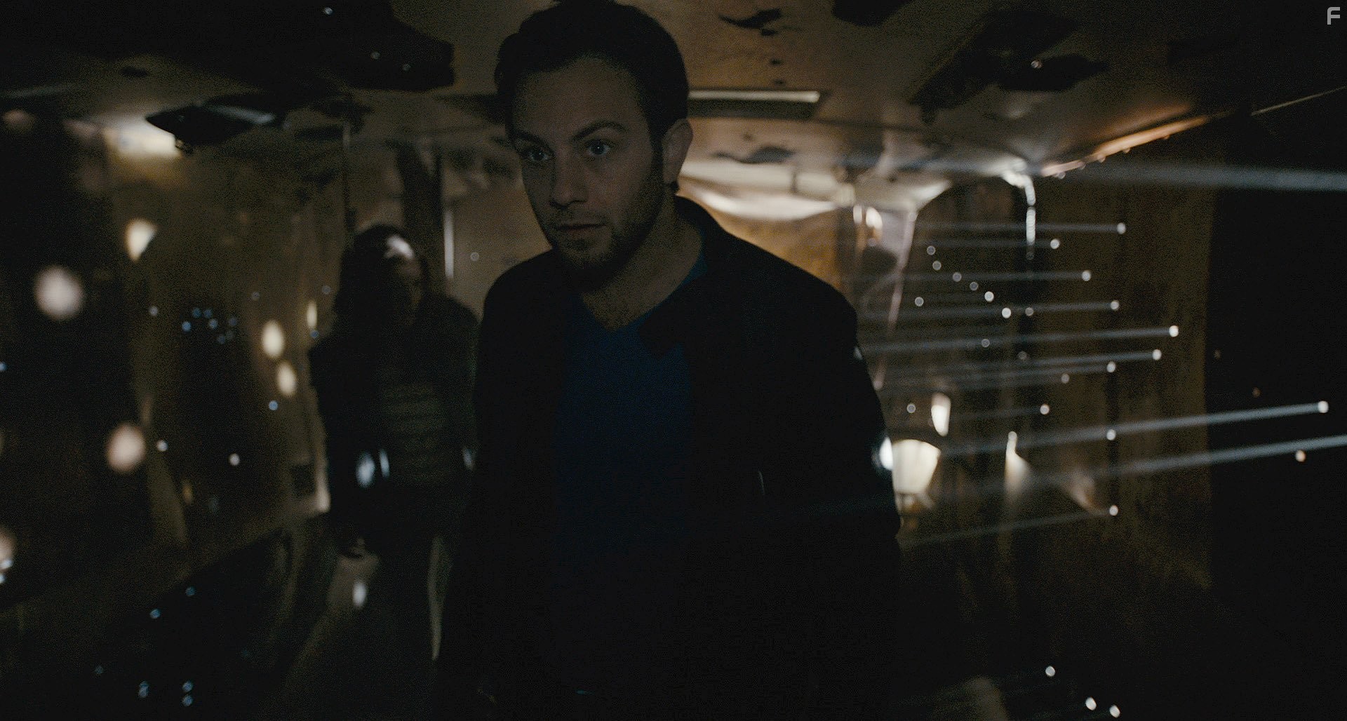 Jonathan Sadowski in Запретная зона (2012)