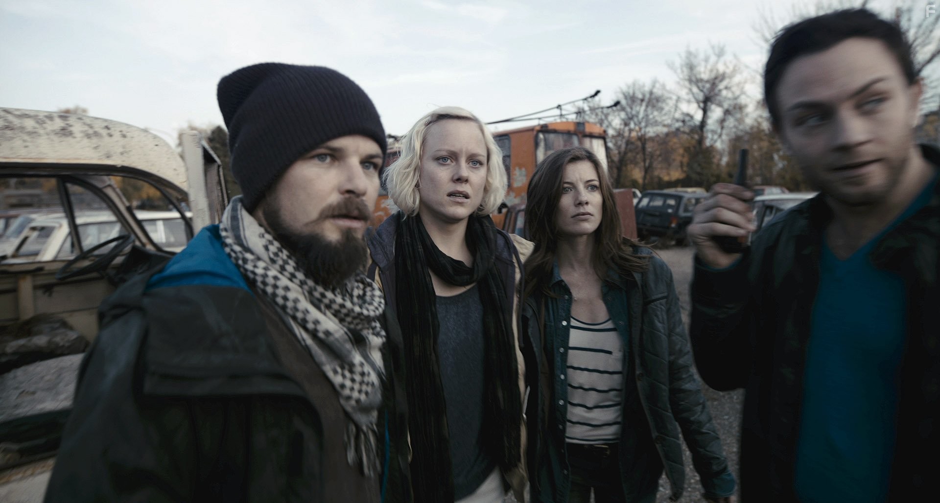 Nathan Phillips, Jonathan Sadowski, Ingrid Bols? Berdal, and Devin Kelley in Запретная зона (2012)