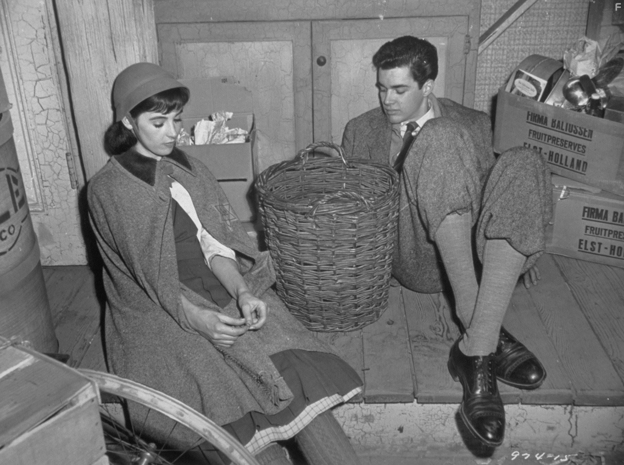 Richard Beymer and Millie Perkins in Дневник Анны Франк (1959)