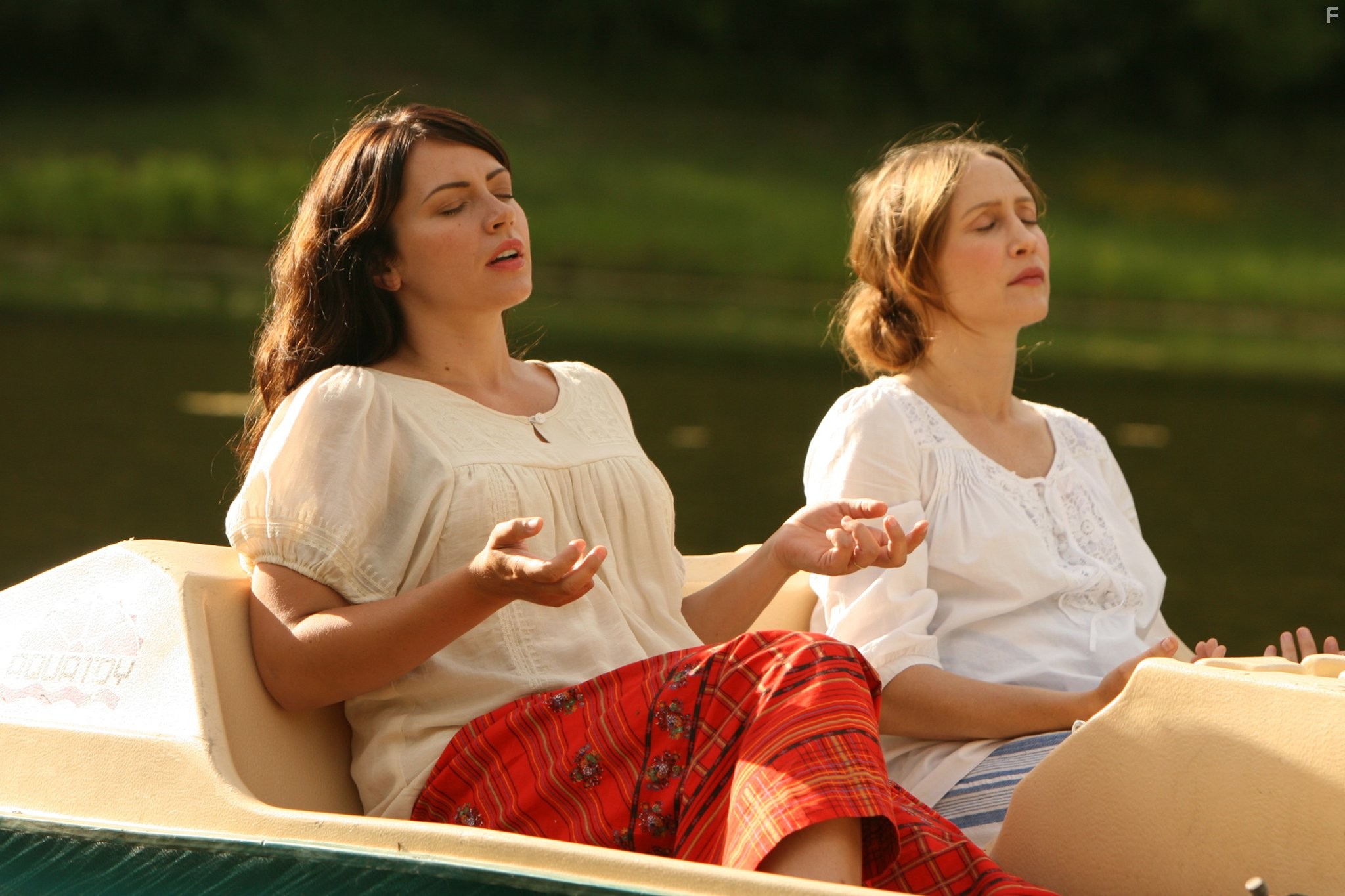 Dagmara Dominczyk and Vera Farmiga in Небо и Земля (2011)