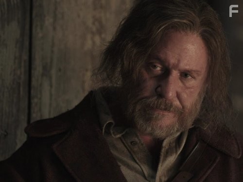 Tom Berenger in Хэтфилды и МакКои (2012)