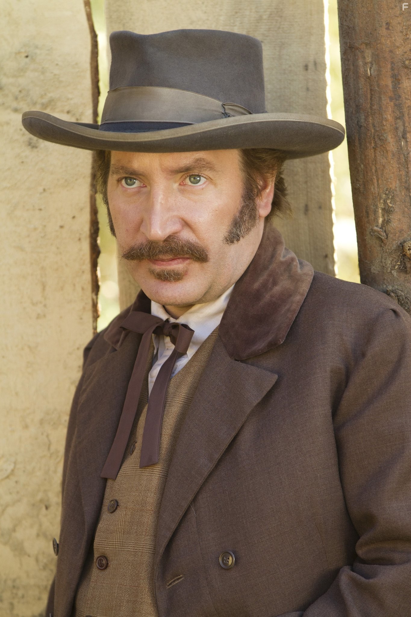 Ronan Vibert in Хэтфилды и МакКои (2012)